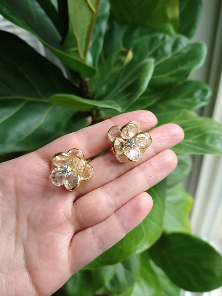 Vintage Clip On Earrings photo 1