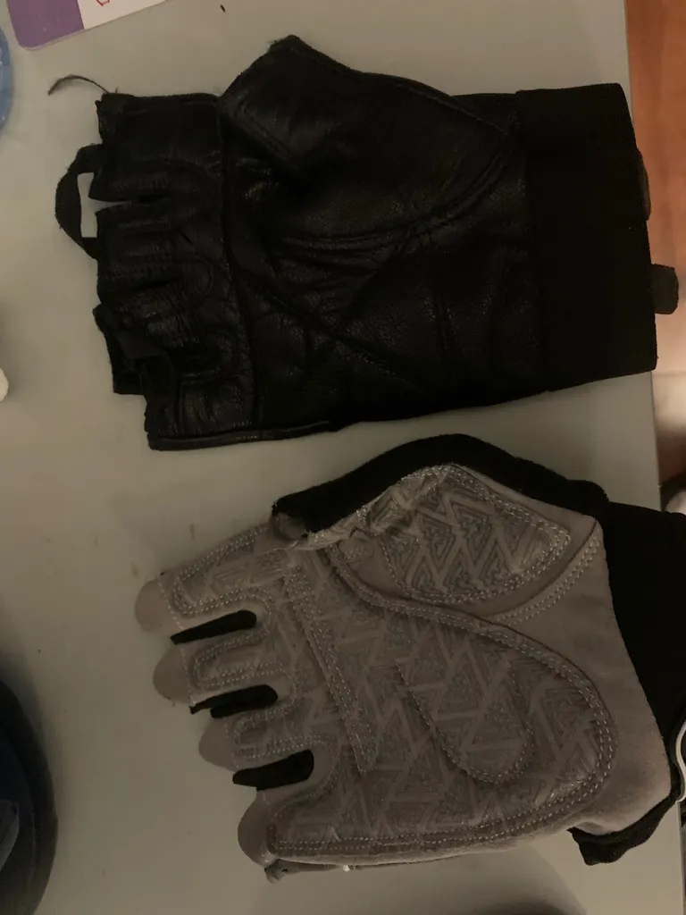 Two right handed workout gloves photo 1
