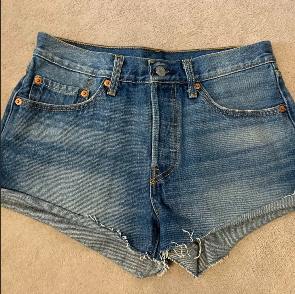Levi’s 501 Shorts Size 27 photo 1