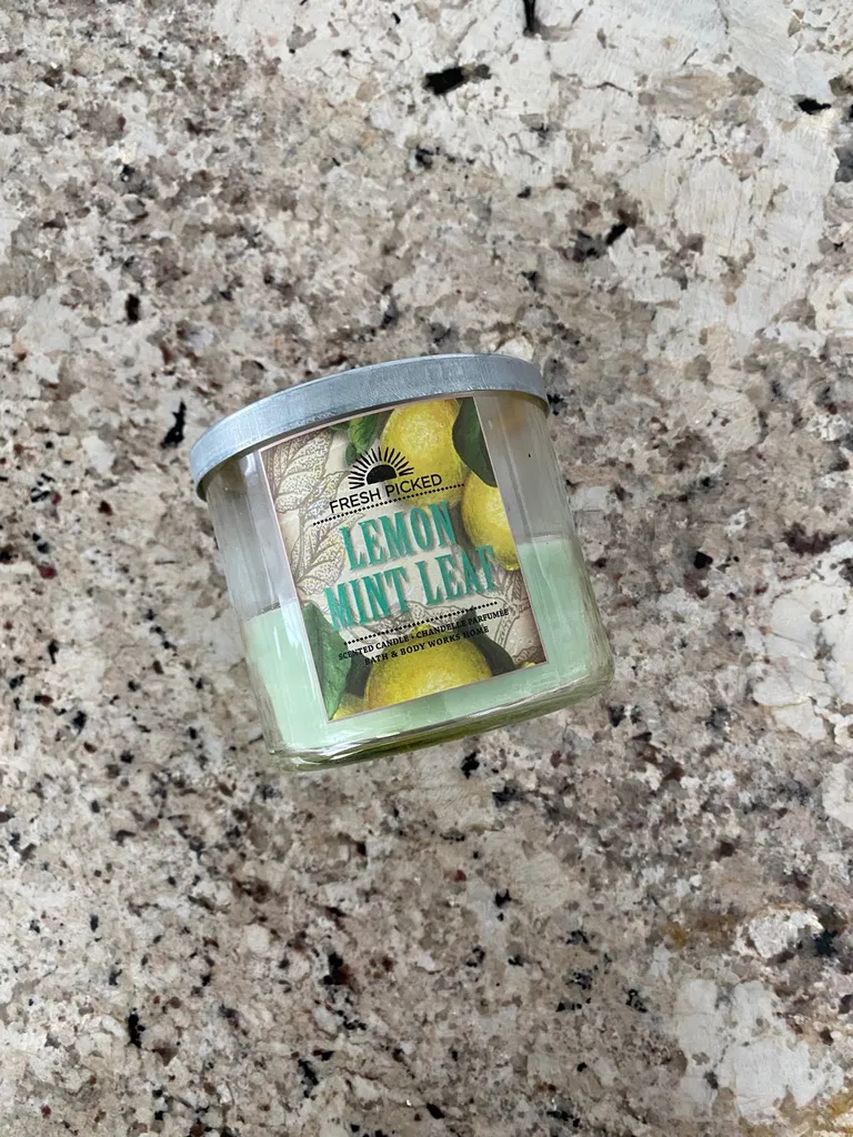 Lemon Mint Leaf Candle photo 1