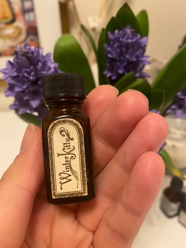 Winter Kitty Perfume Oil photo 1