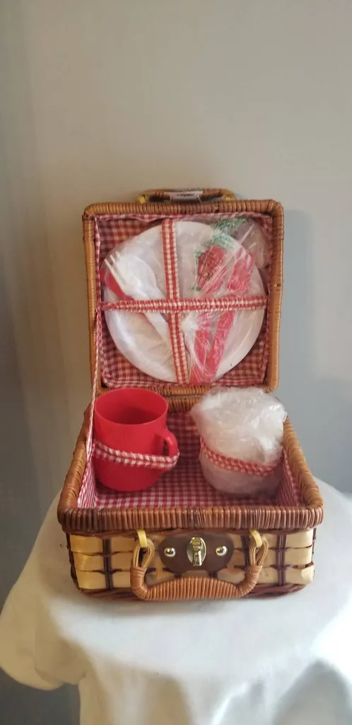 Vintage Picnic Basket Set photo 1