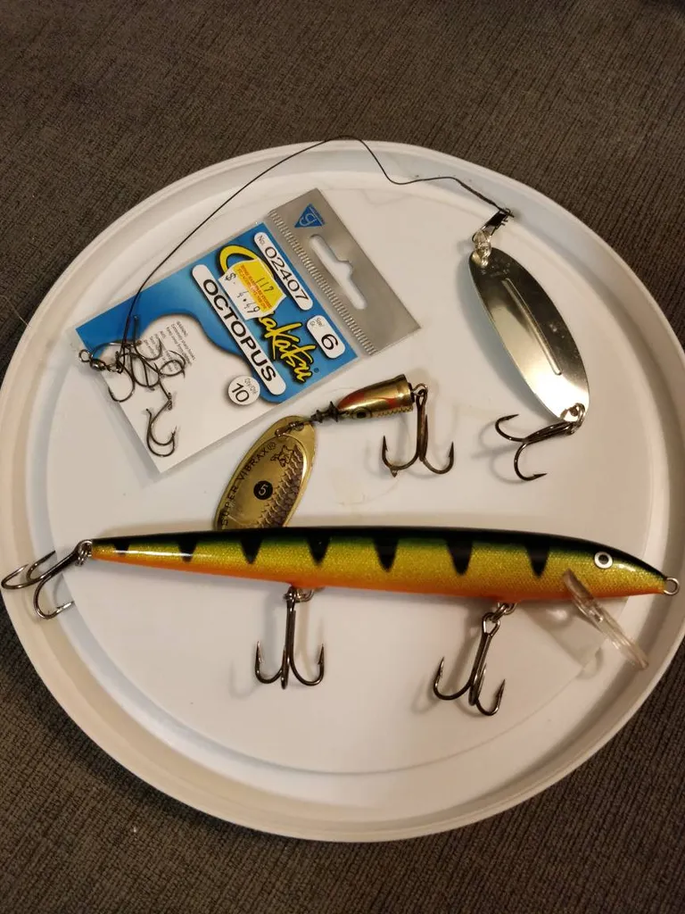 Fishing Lures & Hooks photo 1