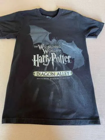 Authentic Harry Potter Shirt bought at Universal Studios in 2019 photo 1