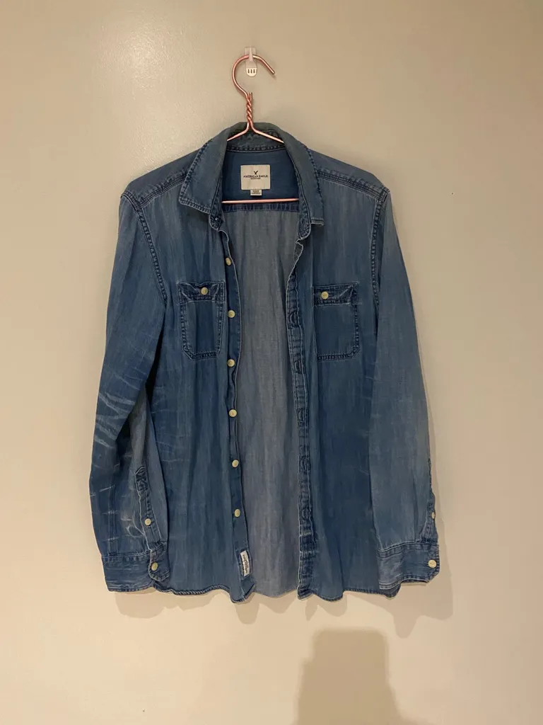 Men’s American Eagle top photo 1