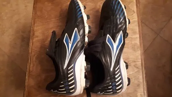 Free soccer cleats photo 1
