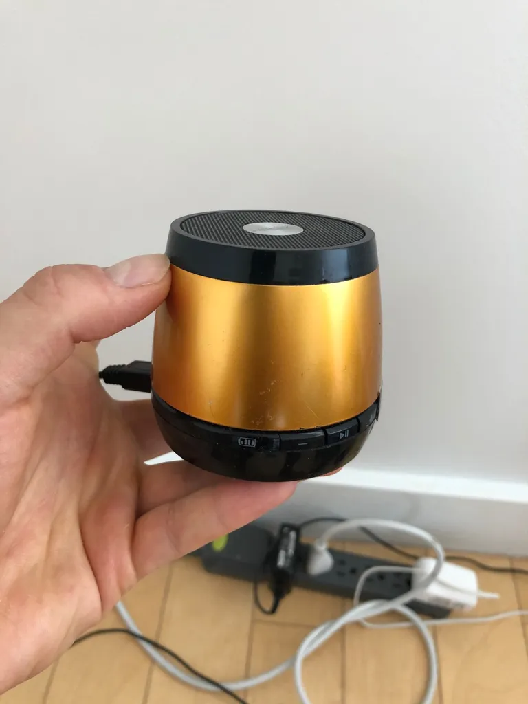 Wireless Speaker With Charger photo 1