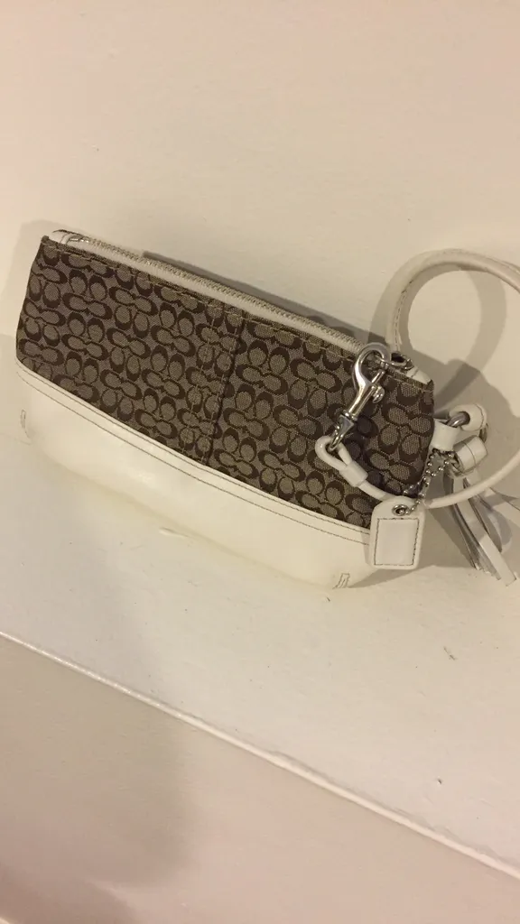 **Coach Wristlet photo 1