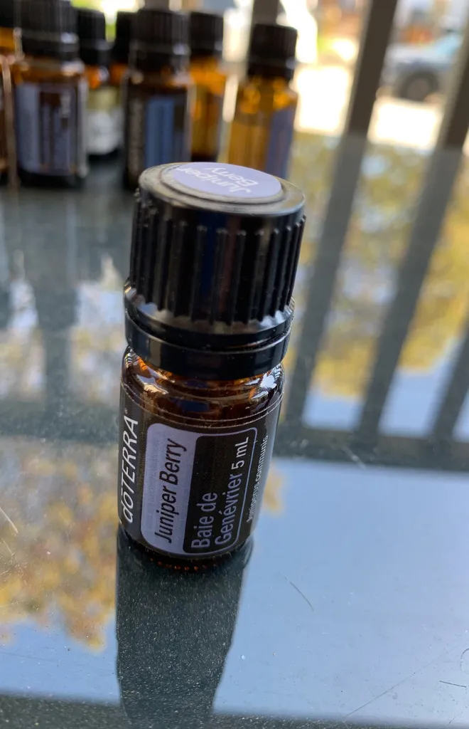 Oil - Juniper photo 1