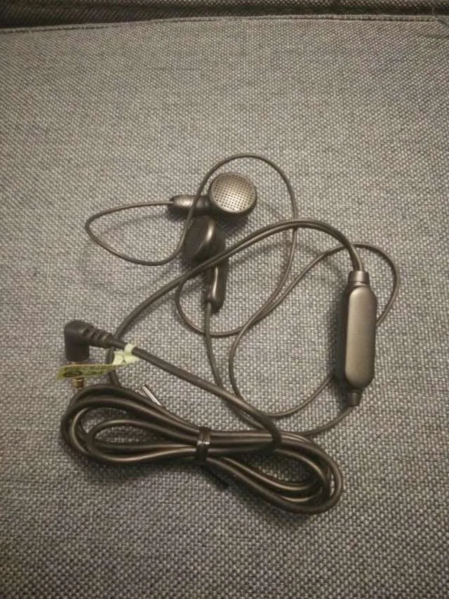 Sony Ericsson Ear Buds photo 1
