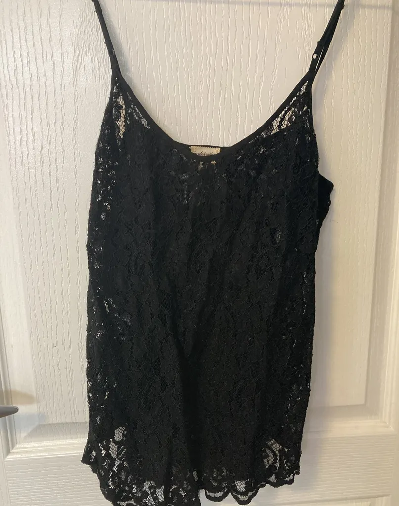 Under Wilfred Lace Top photo 1