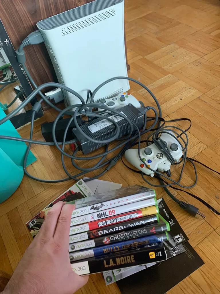 Xbox 360 W THE Best Games And 2 Wireless Controllers photo 1