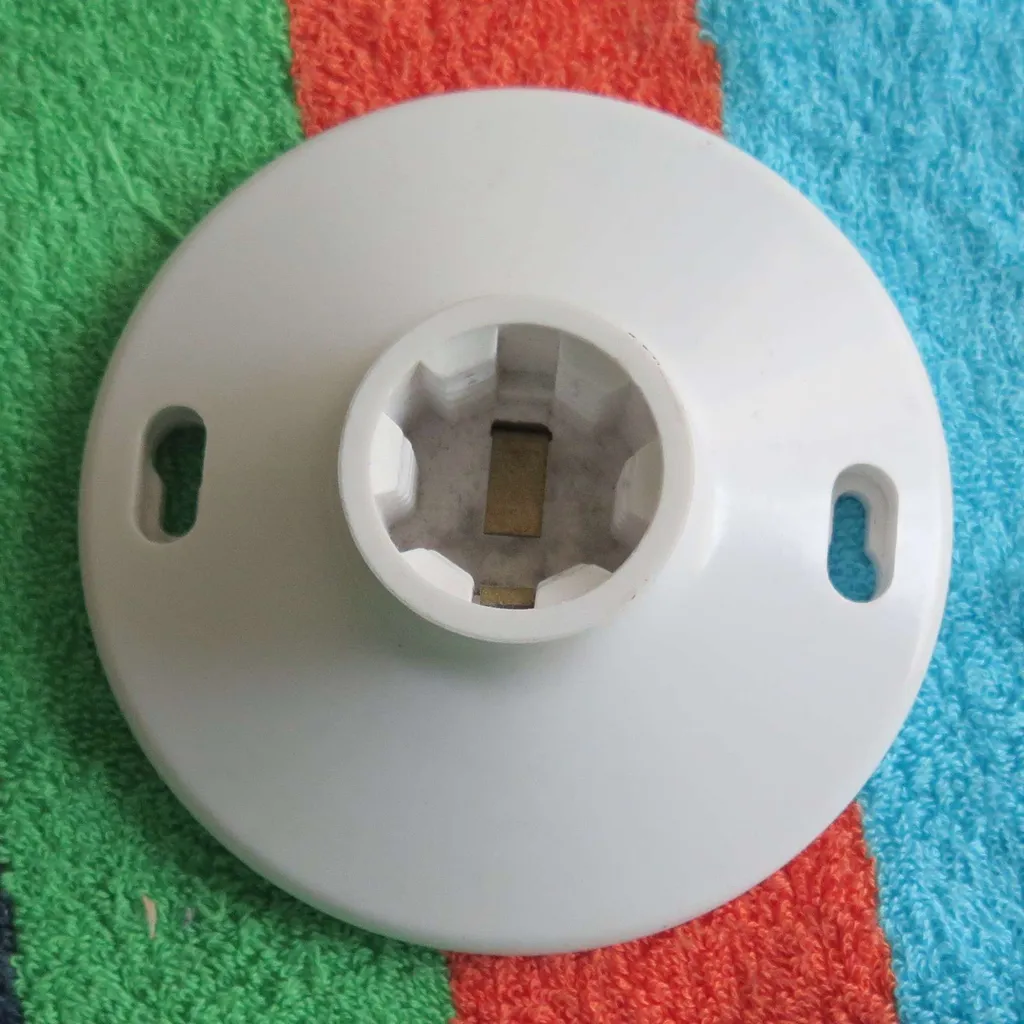 Plastic light socket - NYT! photo 1