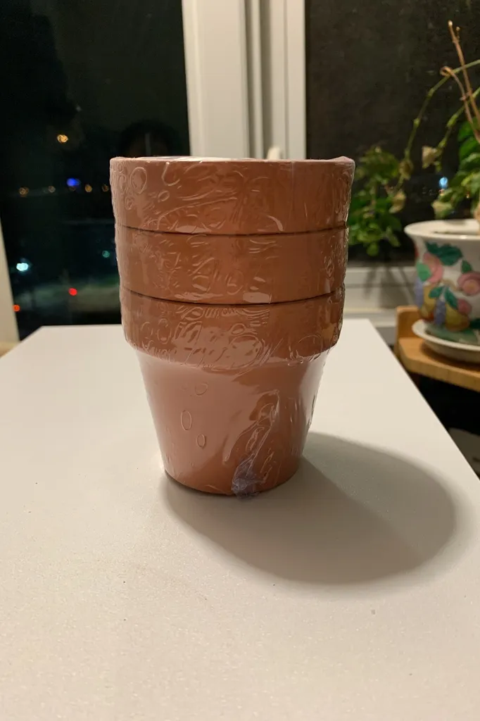 3 Terracotta Planters And 3 Dishes photo 1