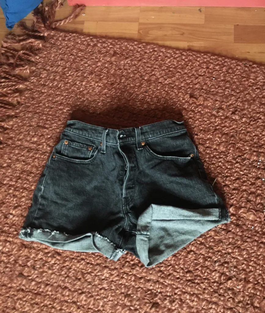 High wasted levis shorts photo 1