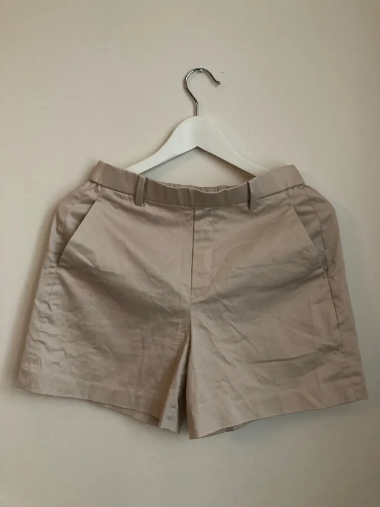 Uniqlo Elastic Waist Tan Shorts - Small photo 1