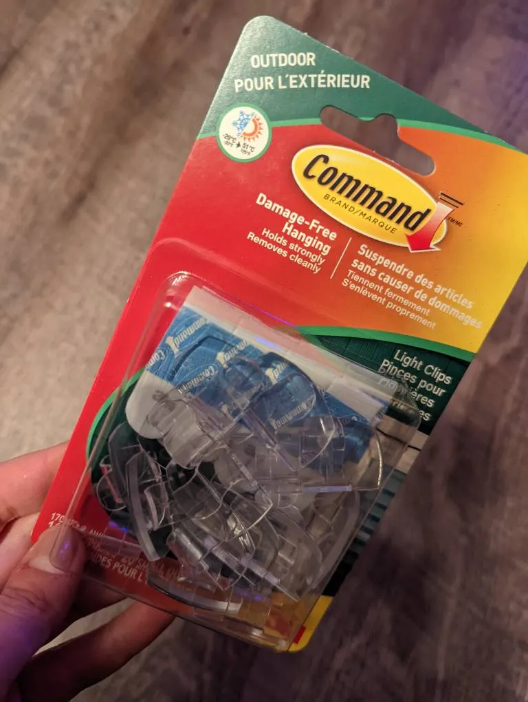 Outdoor/Indoor Light Clips photo 1