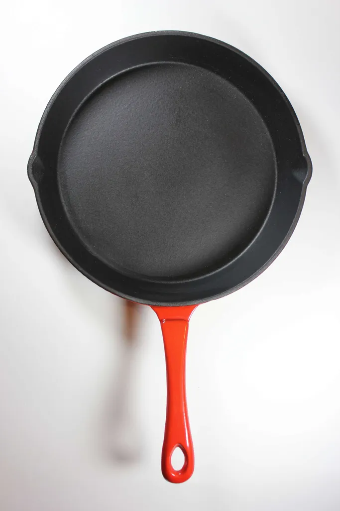 Cast Iron Pan with Red Enamel Coating photo 1