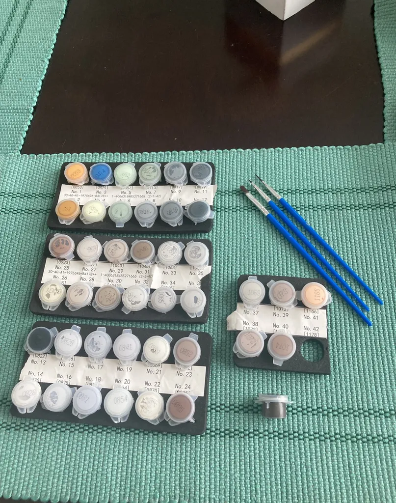 Acrylic paints & brushes photo 1