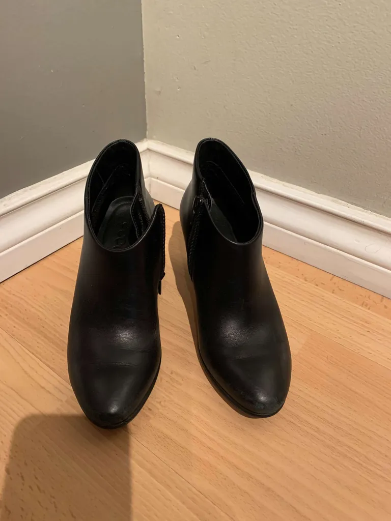 Footwear Bundle - Brands such as Ecco, Teva, Seychelles - Siz... photo 1