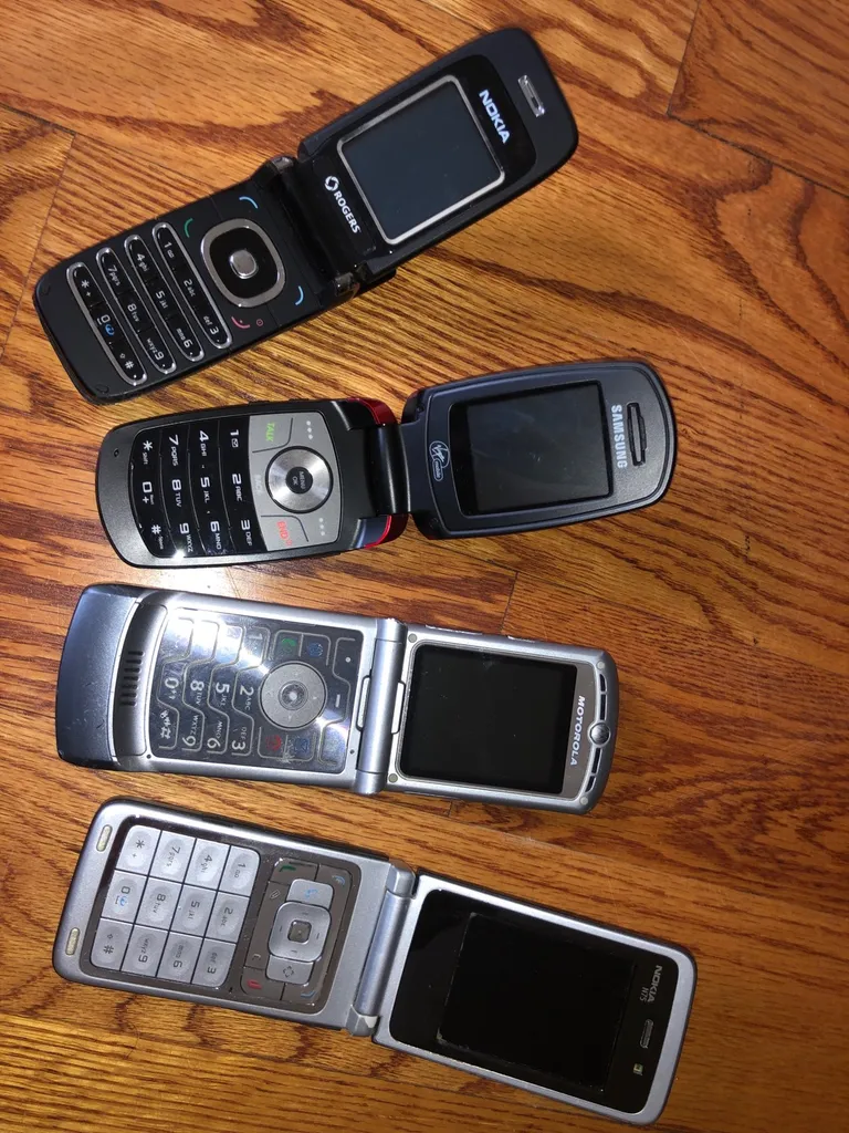Flip Phones And slide Phones! photo 1