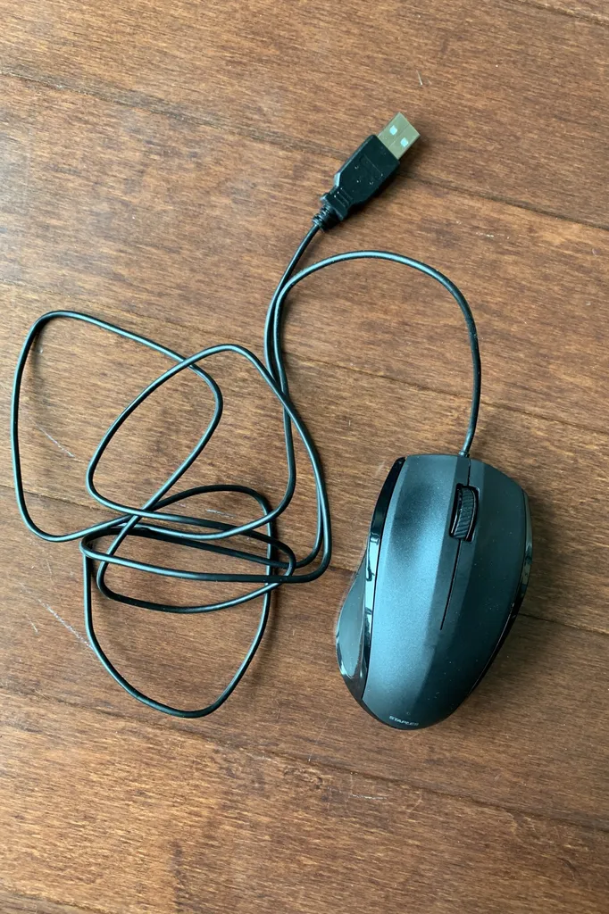 Staples Wired Mouse photo 1
