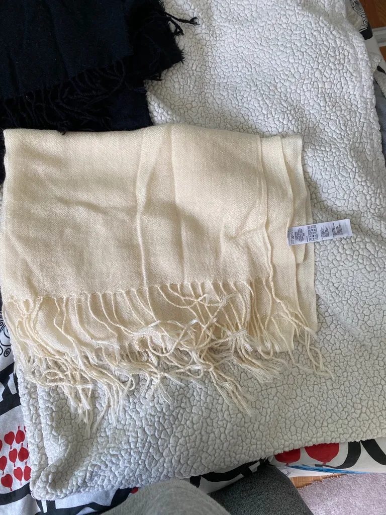 Cream / Black Scarfs photo 1