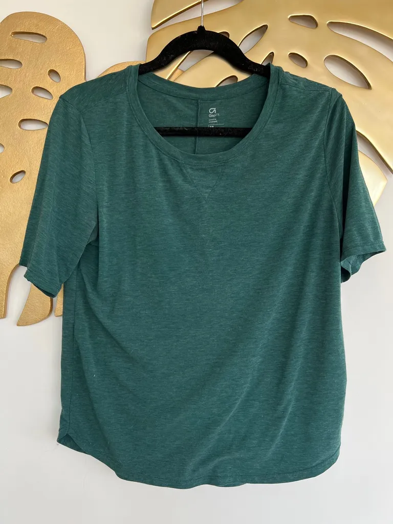 Gap Fit Shirt photo 1