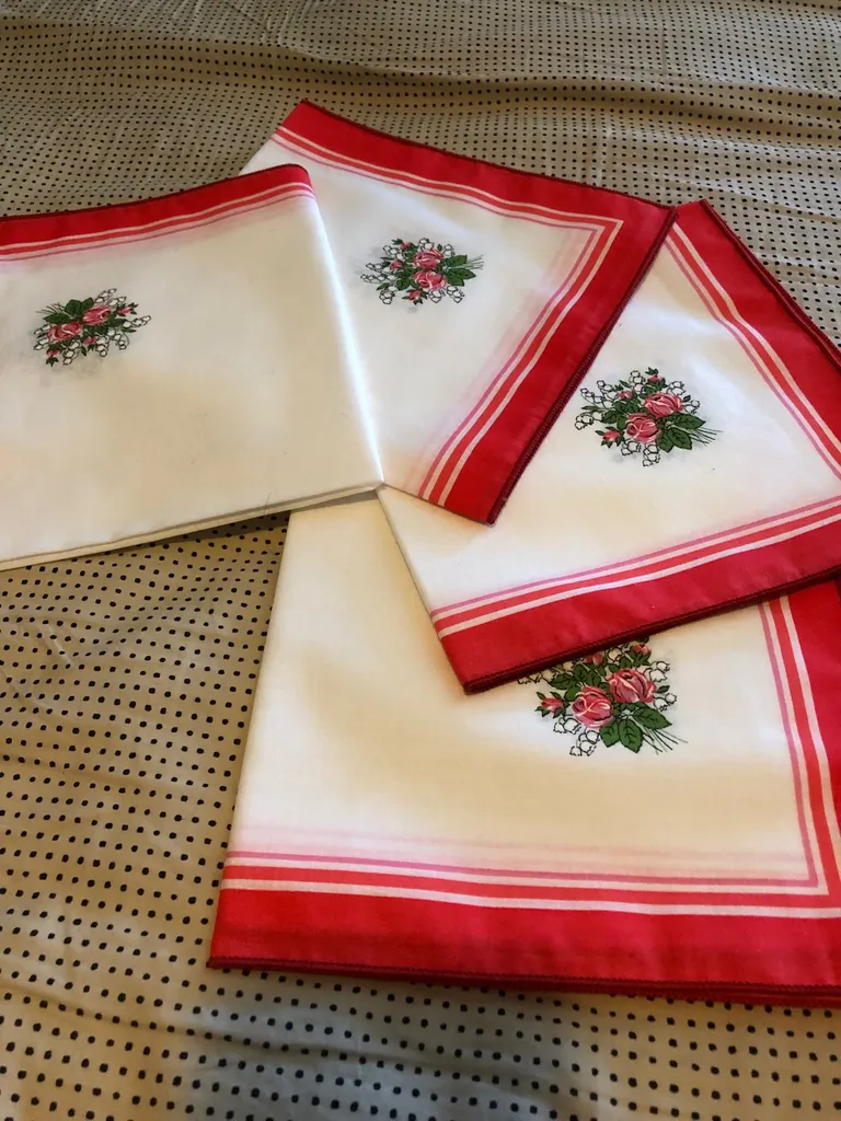 Vintage Table Linens Red x4 photo 1