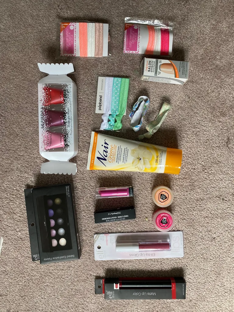 Sealed/ never Used Eyeshadow Palette / Lip Sticks / Hair Ties photo 1