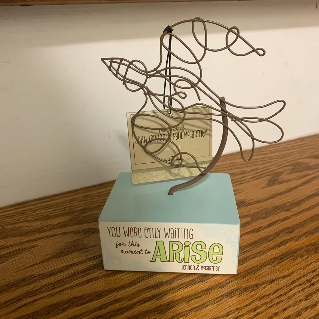 Hallmark Lennon and McCartney Blackbird Mini Statue New. photo 1