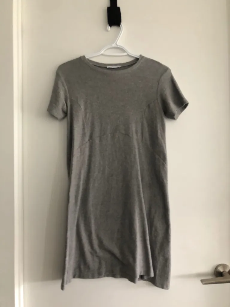 Grey t-shirt dress photo 1