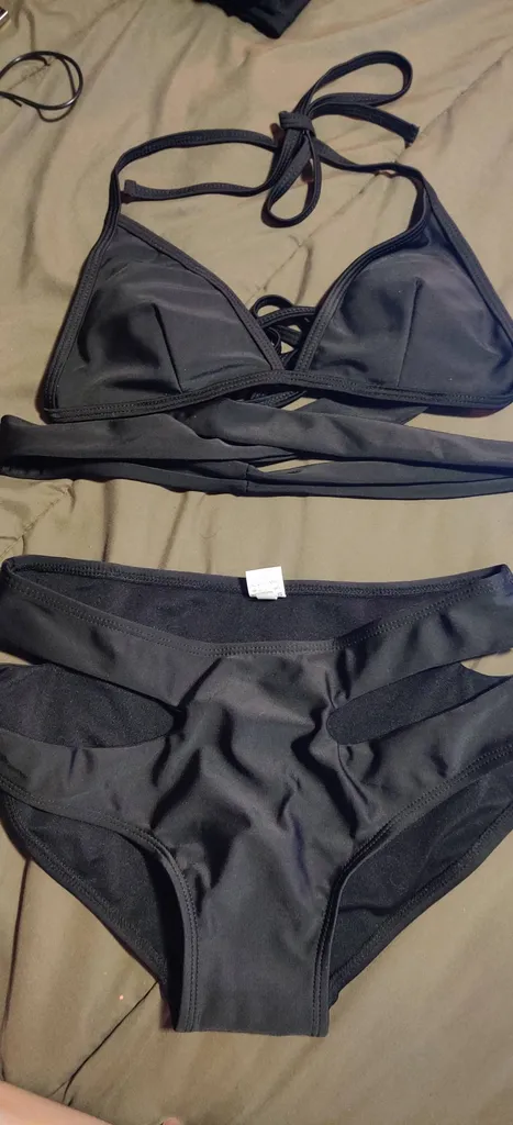 New Srappy Bikini Never Worn photo 1