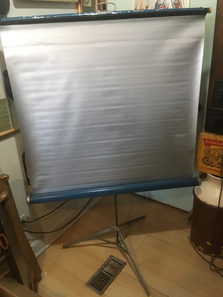 Projector Screen Folding photo 1