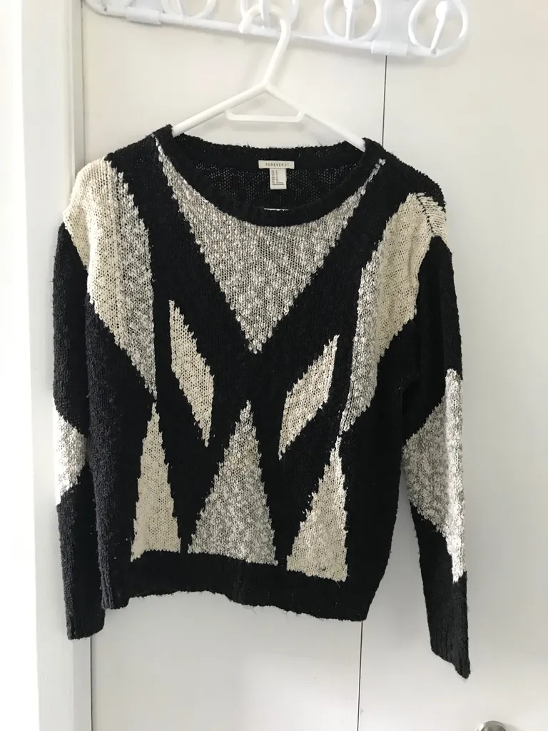 Forever 21 Sweater photo 1