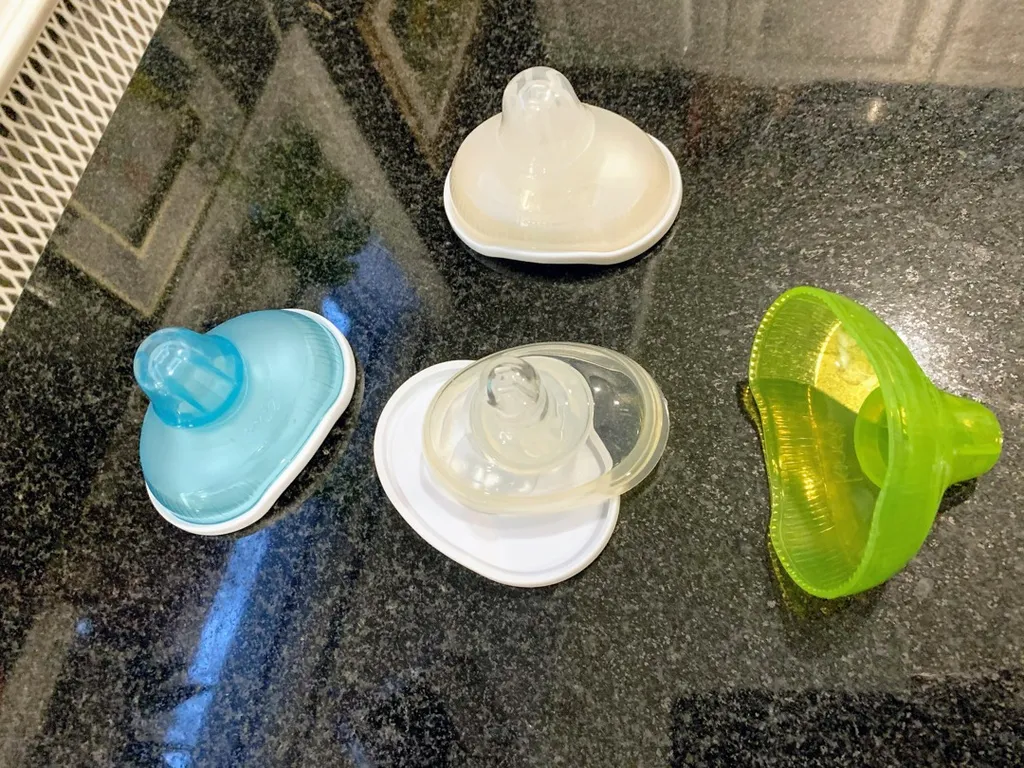 Kiinde Active Latch Twist Bottle Nippes & Organizer. photo 1