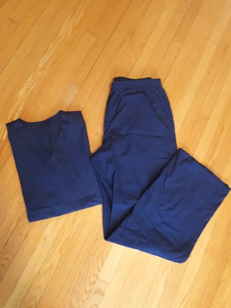 Size M Navy Scrubs photo 1