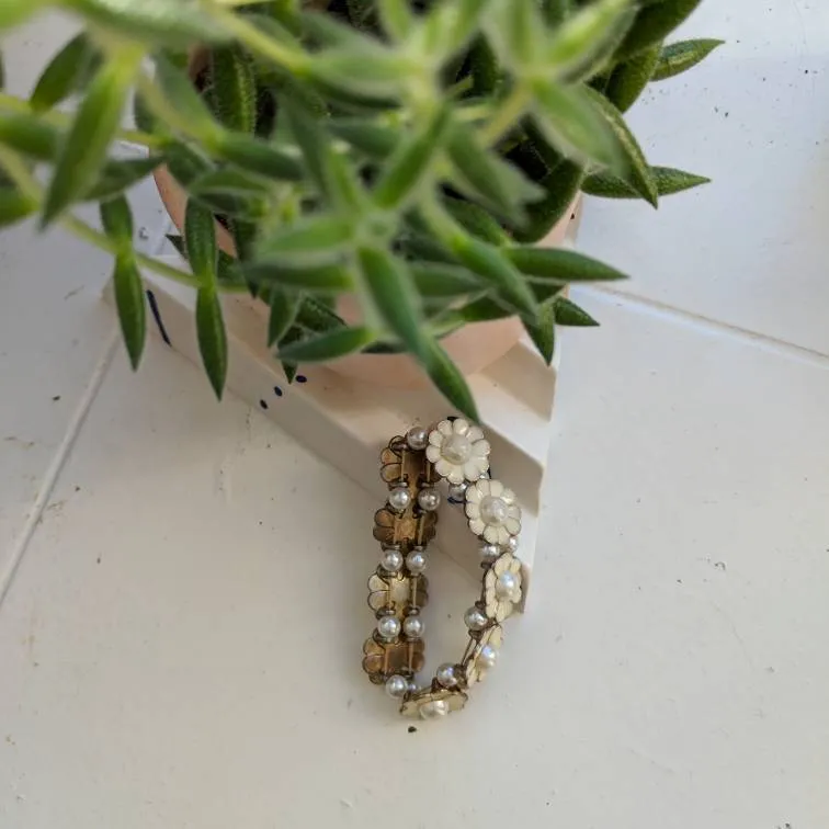 ✨ FREE - Enamel Flower Bracelet photo 1