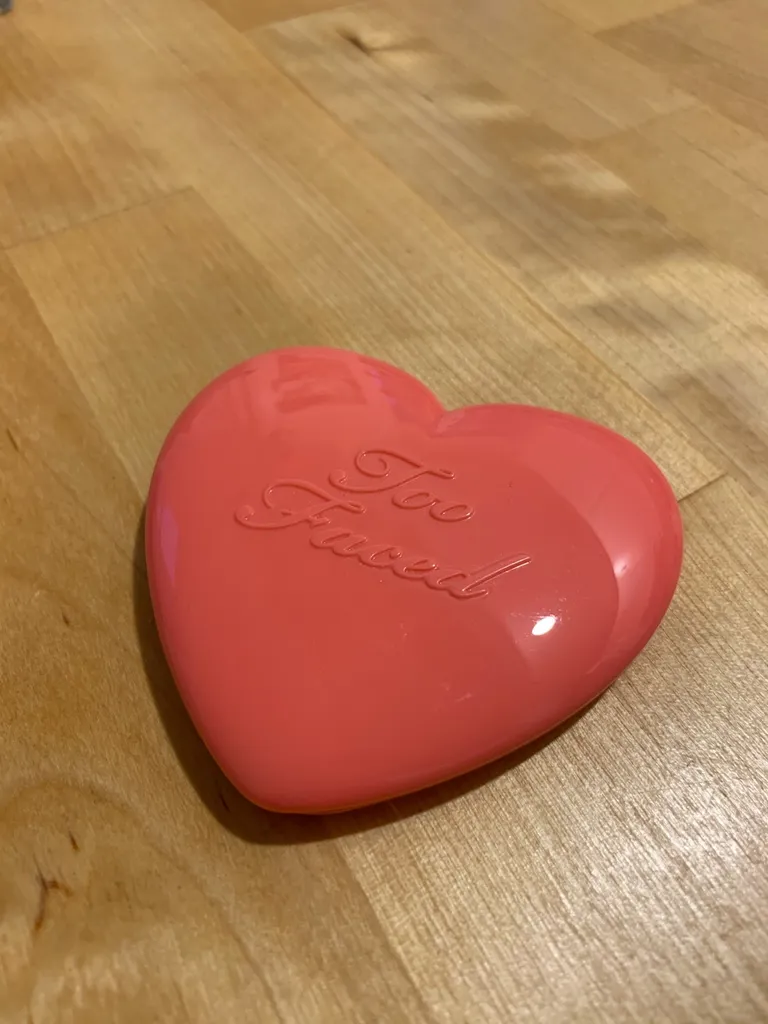 Too Faced blush - How deep is your love? photo 1