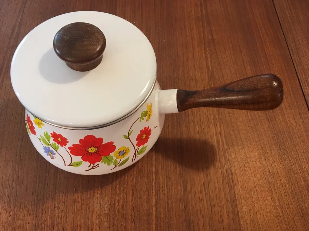70’s White Sauce Pot photo 1
