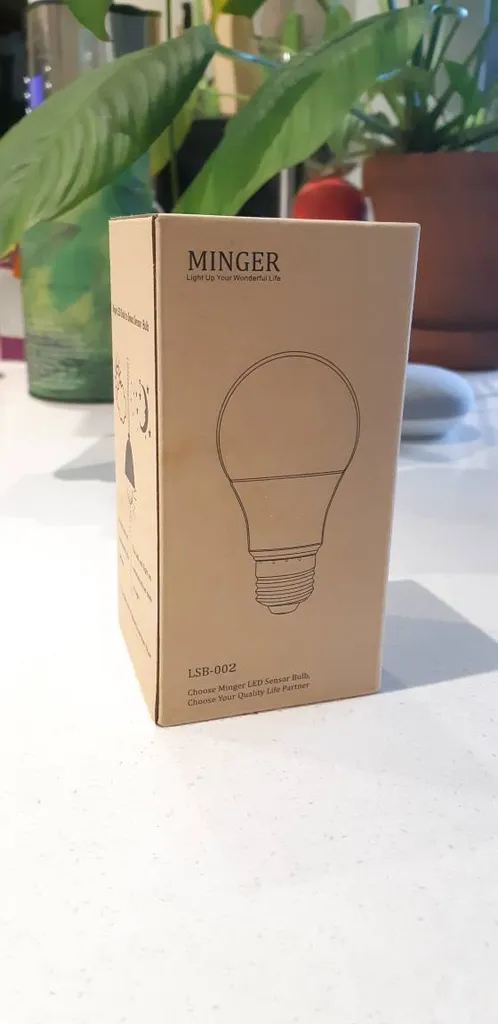 LED Dusk to Dawn Sensor Bulb photo 1