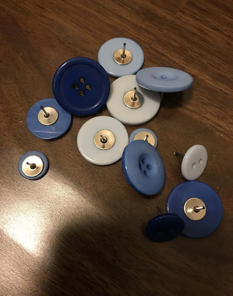 Free Assorted Blue Button Thumb Tacks For Bulletin Board photo 1