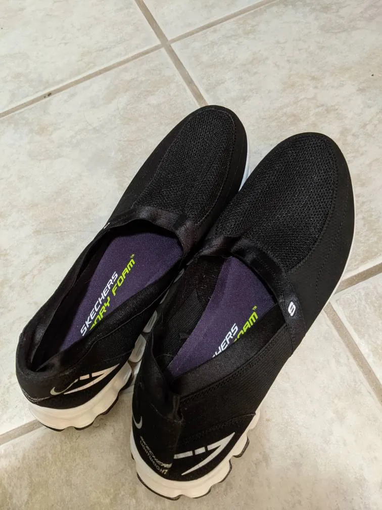 Like New Sketchers photo 1