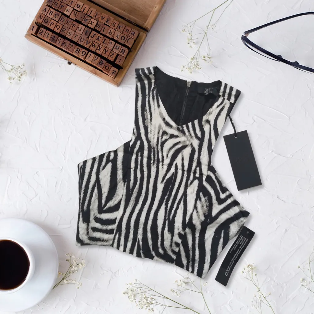 🆕 BNWT size XS Goldie Crop Top photo 1