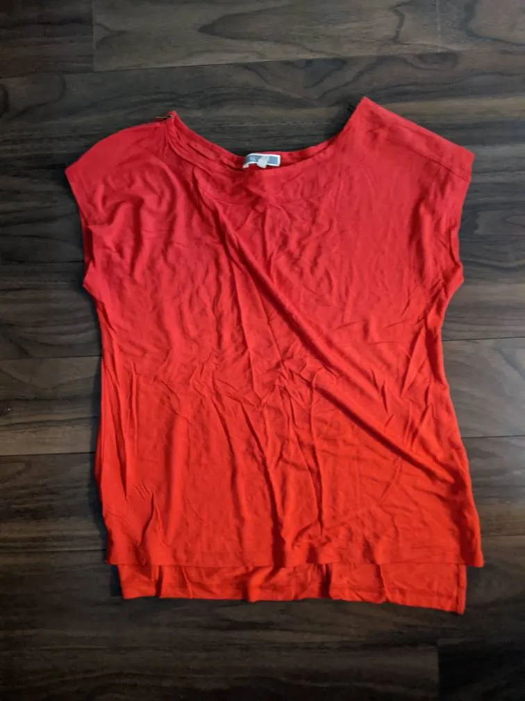 Free Medium T-shirt With Cute Zipper Shoulder Accent photo 1