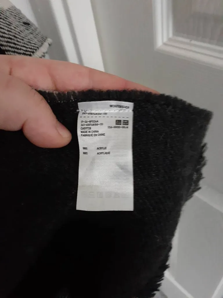 Black And White Shawl photo 1