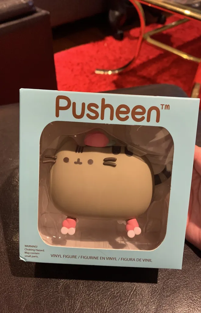 pusheen roller skating vinyl figure photo 1