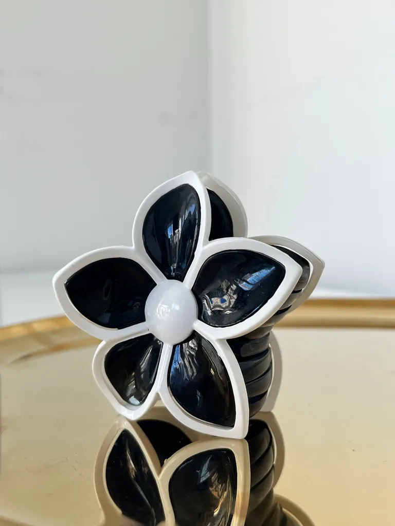 Hair Claw Clips photo 1