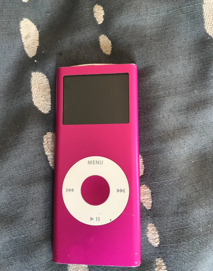 pink iPod 4GB photo 1
