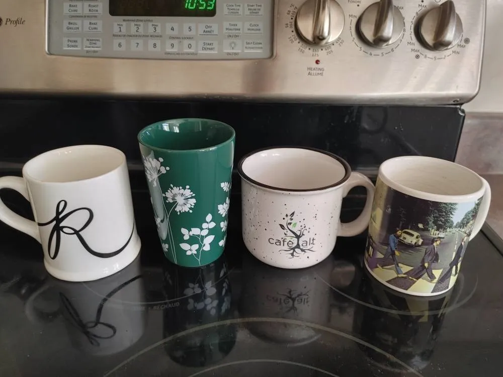 4 Mugs photo 1